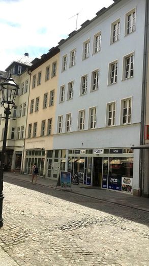 3 Zimmerwohnung mit Einbauküche und Balkon – Fassade