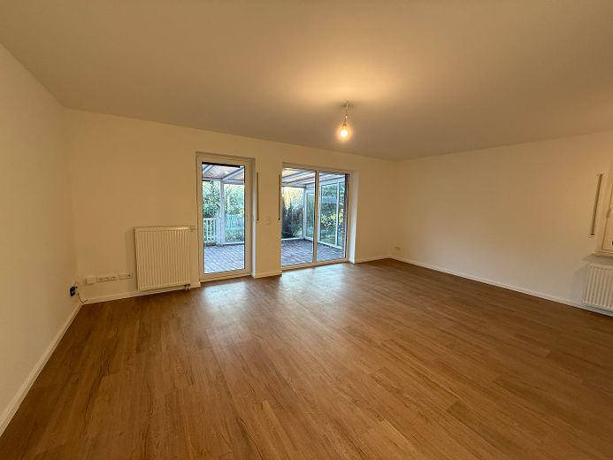 Großzügig frisch renoviertes Einfamilienhaus in guter Lage / Keine Käuferprovision – Wohnzimmer Erdgeschoss