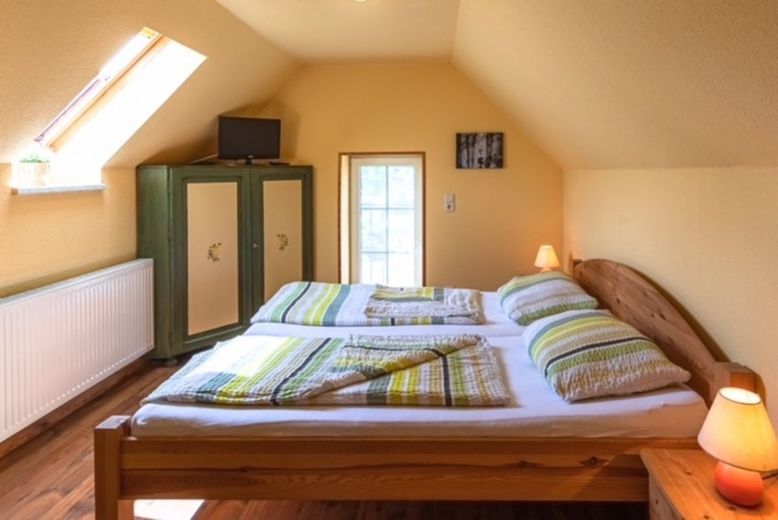Schlafzimmer 1