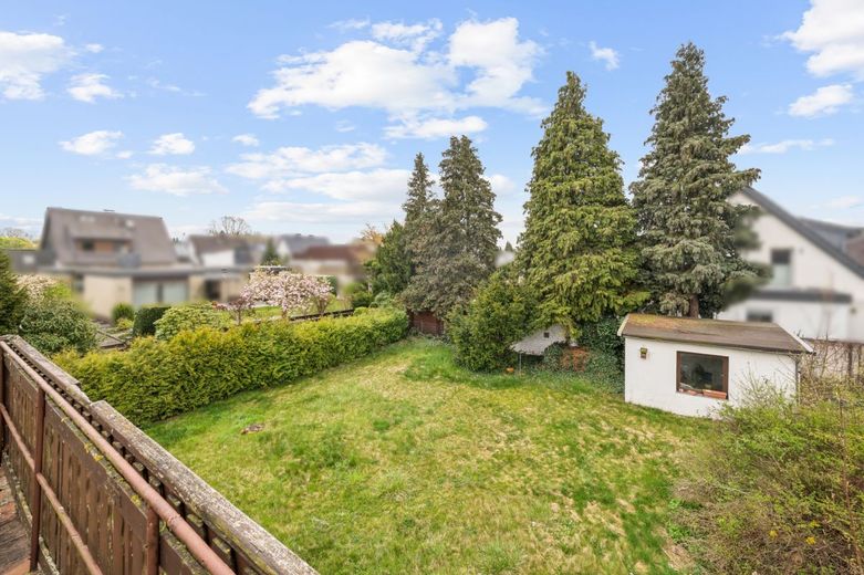 Einfamilienhaus auf Traumgrundstück mit viel Platz zur Erfüllung der eigenen Wünsche – Blick von der Dachterrasse