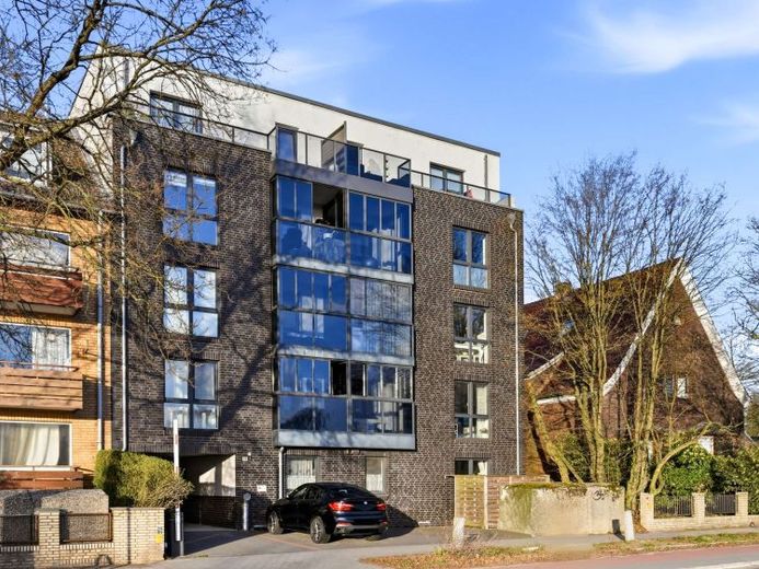 Vermietete, großzügige 4-Zimmer-Wohnung mit Balkon und Loggia – Foto 1