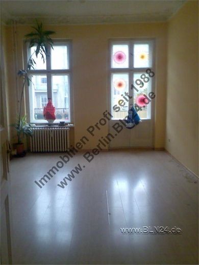 In der Sanierung - Berlin - Charlottenburg – Wohnzimmer mit Balkon