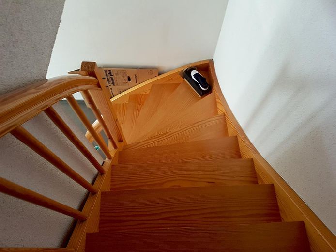 Wohnen & Arbeiten perfekt kombiniert - Autarkes Design-Stadthaus für Freiberufler & Paare – Treppe