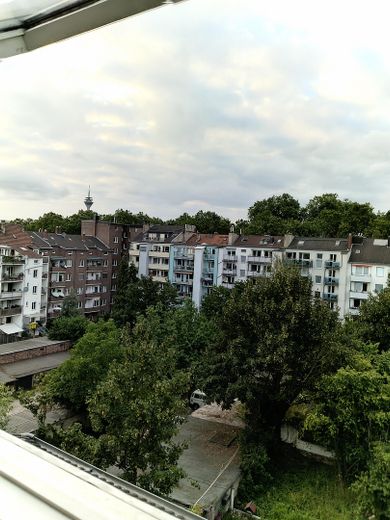 Appartamento mansardato libero a Düsseldorf/ Bilk con vista sulla torre della televisione – Foto 10