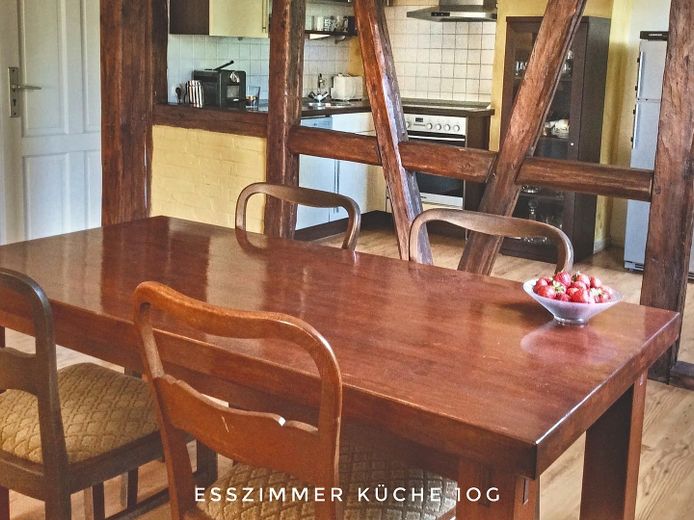 Maison à colombages avec cour intérieure, atelier et garage – vieille ville d’Uelzen, sans commission – Essbereich Küche Wohnung 1OG