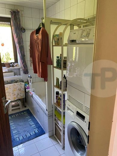 NEUER PREIS! SONNIGER BUNGALOW 
MIT POTENZIAL – Bad 2