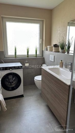 Sehr schöne 3 Zi.-Whg., möbliert. Mit Balkon. – e9141618e7a1d860b987a97e00dbebabeb8040ed.jpg