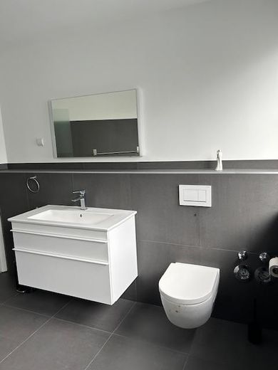 Möblierte Einliegerwohnung mit Gartennutzung und separatem Eingang sehr gute Ausstattung – Badezimmer