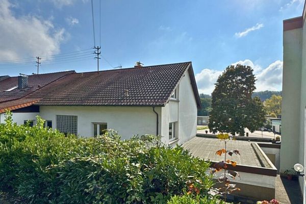 Verzorgd huis voor 2-3 gezinnen in het centrum van Quierschied