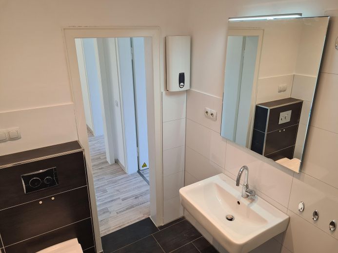 Ruhiges Wohnen, stadtnah in Ge-Buer mit Balkon, Terrasse & Garten – Beisp. Bad Nachbarwohnung