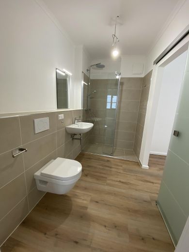 Moderno appartamento di 2 locali nella Südweststadt – Bad