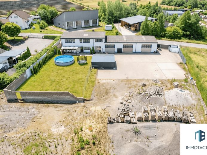 Geschäftshaus mit 2 Hallen, Büros und eingefriedetem Außenbereich mit vielseitigen Nutzungspotential – फोटो 1