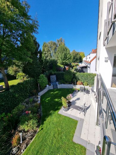 شقة من 3.5 غرف مع شرفة كبيرة في موقع هادئ في هنتروب – Aussicht vom Balkon
