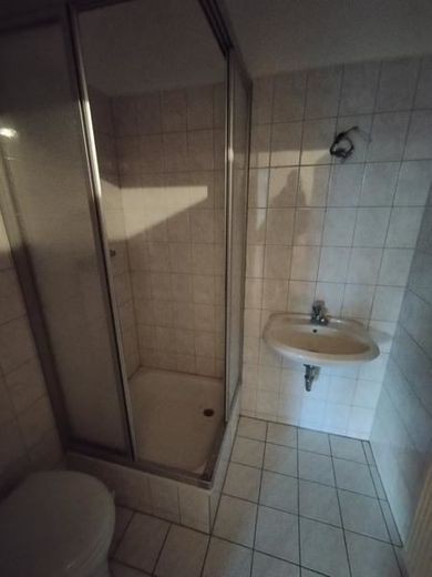 Großzügige 1-Zimmer mit Laminat und Dusche in ruhiger Lage – IMG_20240124_084000