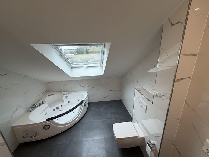 Exklusive 4-Zimmer-Penthousewohnung mit Dachterrasse & Garage+Stellplatz – provisionsfrei – Großzügiges Hauptbad