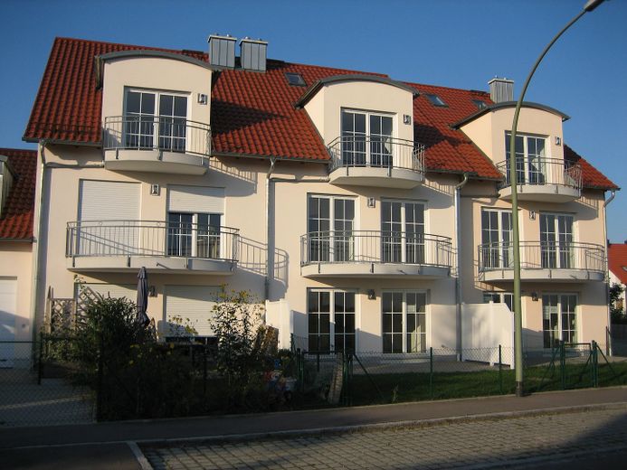**Wohnen EXCLUSIV** 28 Min nach München - NEUWERTIGER BAU, tolle "Architekten Haus"- Konzeption – Gesamtansicht v. Süden