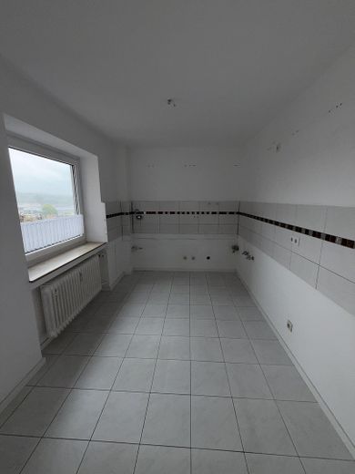 Balkonlu ve iyi ulaşım bağlantılarına sahip 2 odalı daire (63m²) – Küche