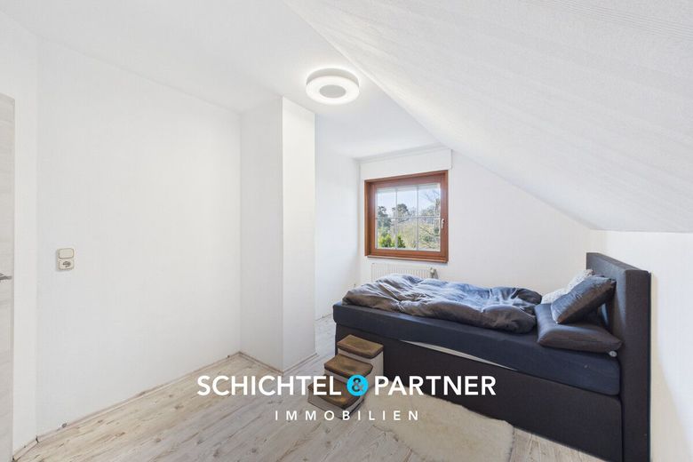 Quelkhorn | Traumhaftes 3-Parteien-Haus auf schönem Grundstück – S&amp;P | Schlafzimmer