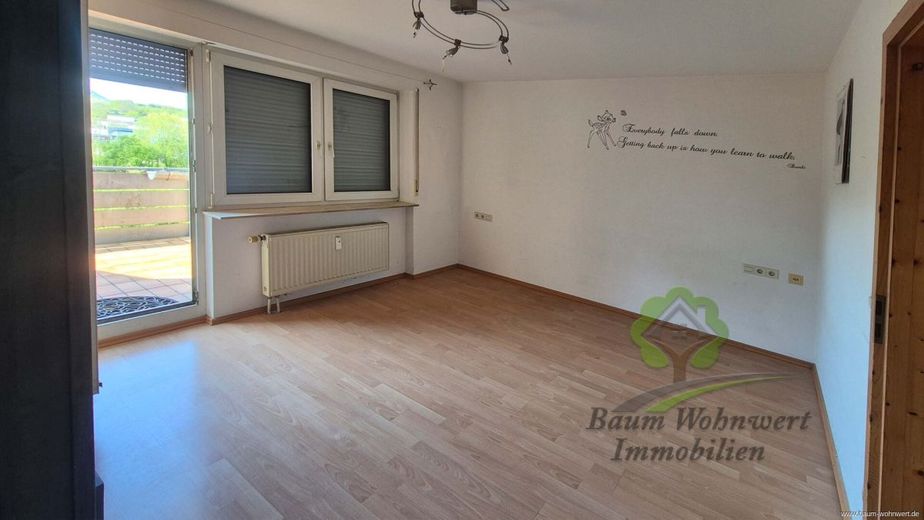 Provisionsfrei! Gepflegte Dachgeschosswohnung mit Balkon und ausgebauter Nutzfläche – Schlafzimmer