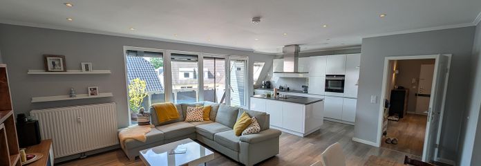 Wohnzimmer mit Essbereich