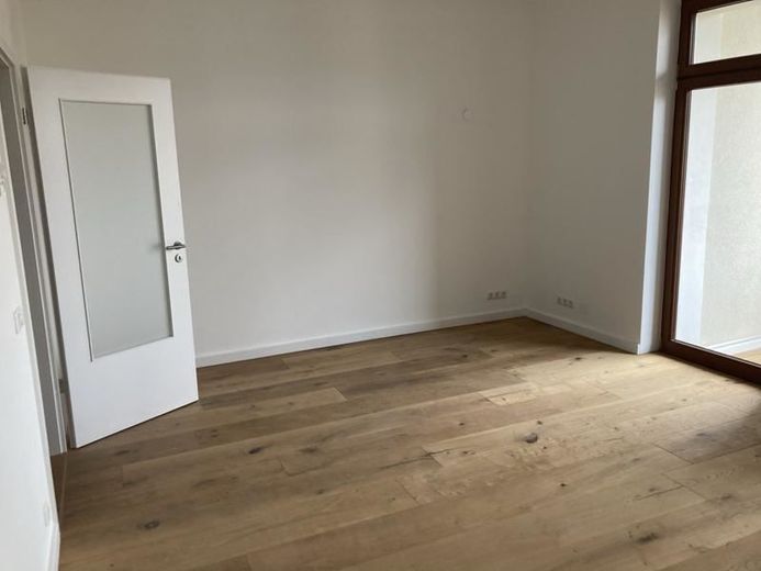 Zweitbezug! Hochwert. 3-Zi. mit Wanne, Westbalkon, EBK &amp; Parkett in Uni und-Zentrumsnähe! – IMG_3555