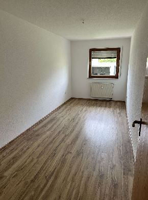 *Accogliente casa per single o coppie con balcone soleggiato e posto auto coperto a Horb-Betra* – Arbeits- Kinderzimmer