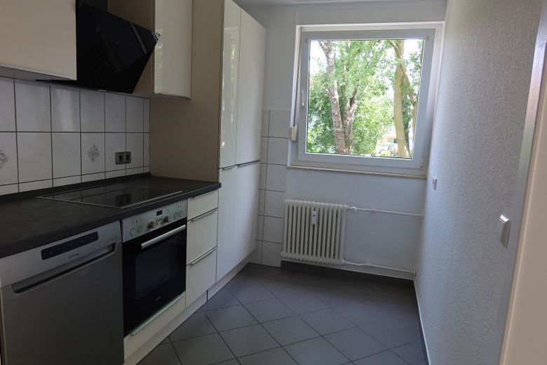 Appartement 3 pièces avec balcon et place de stationnement à Niefern – Küche