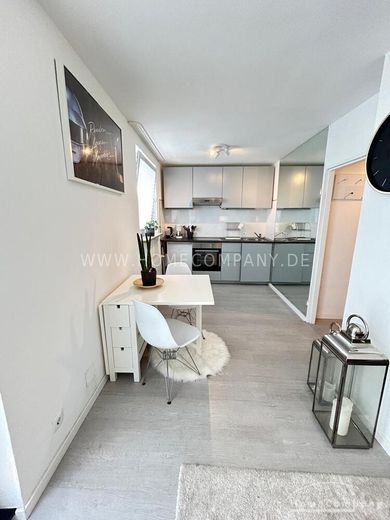 Appartement moderne meublé de 2 pièces avec une terrasse sur le toit à couper le souffle à Schwabing – 06de3f8430ffa87c085ab82d78e484c6bd89acf5.jpg