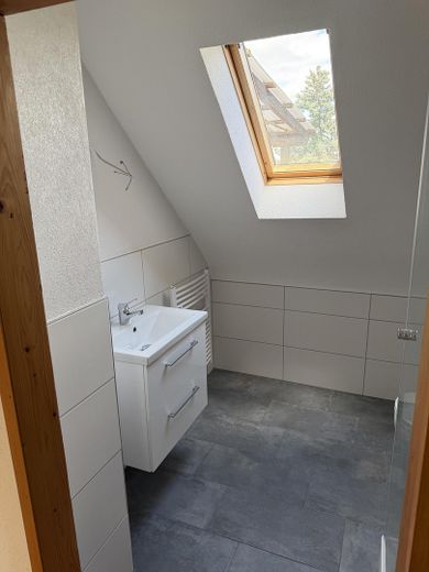 Prima occupazione dopo la ristrutturazione: luminoso appartamento di 2 locali con ampio balcone e cantina – Bad