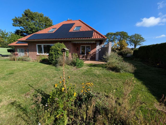 Ostsee ve Holstein İsviçresi yakınlarındaki çayırlara manzara – Südseite mit Terrasse