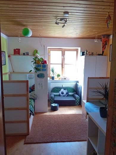Kinderzimmer/ Büro rechts