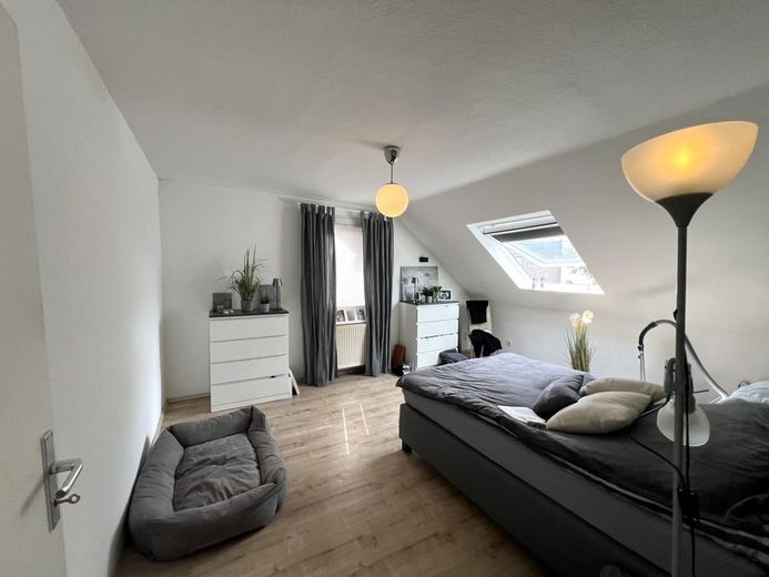 Zentrumsnahes Wohn- und Geschäftshaus (1 Gewerbe + 3 Wohnungen) in Schwelm - voll vermietet – Schlafzimmer DG