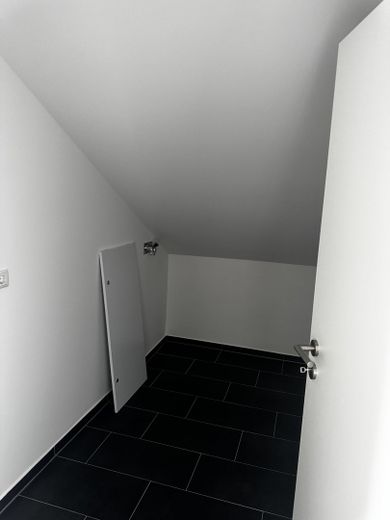 Wohnen mit Stil: Penthouse-Wohnen im Grünen – 4-Zimmer-Dachgeschosswohnung mit ca. 144 m² – HWR