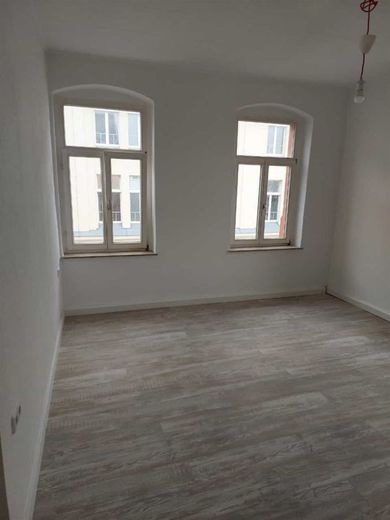 Großzügige 4-Zimmer mit EBK, Laminat, 2xBädern, Wanne und Dusche in guter Lage! – Musterfoto Wohnung obendrüber