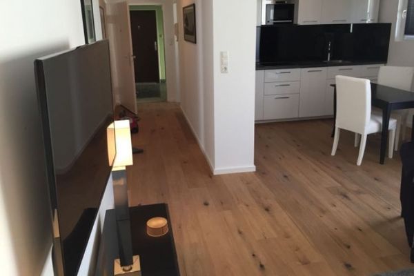 Nieuw, modern gemeubileerd appartement met schoonmaakservice op een centrale locatie