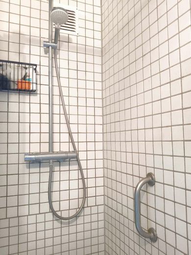 Provisionsfrei! Top Preis-Leistungs-Verhältnis (82 m²): 3 Zimmer, Balkon & TG-Platz in Horrem – Badezimmer2