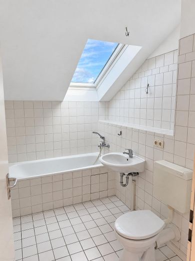 Poddasze z tarasem o powierzchni ok. 28 m² na całej szerokości, 3 pokoje, kilka minut do dworca – Zdjęcie 6