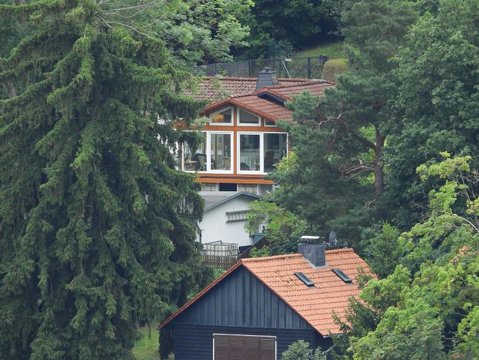 Mały dom jednorodzinny w stylu bungalow – Blick vom Schloß gezoomt