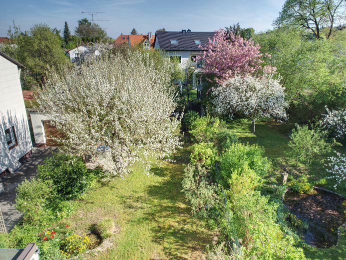Provisionsfrei - Doppelhaushälfte mit traumhaftem Garten in absolut ruhiger Lage in Großhadern – Garten