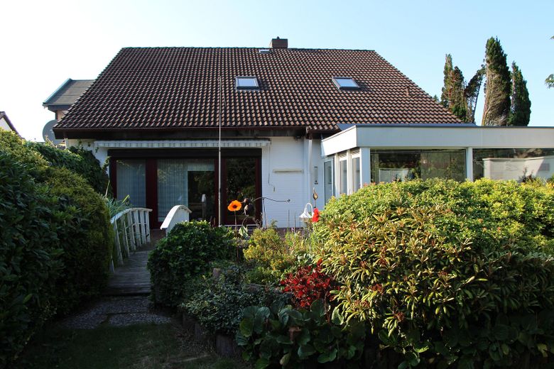 Großzügiges Einfamilienhaus mit vermietetem Obergeschoss – Foto 12