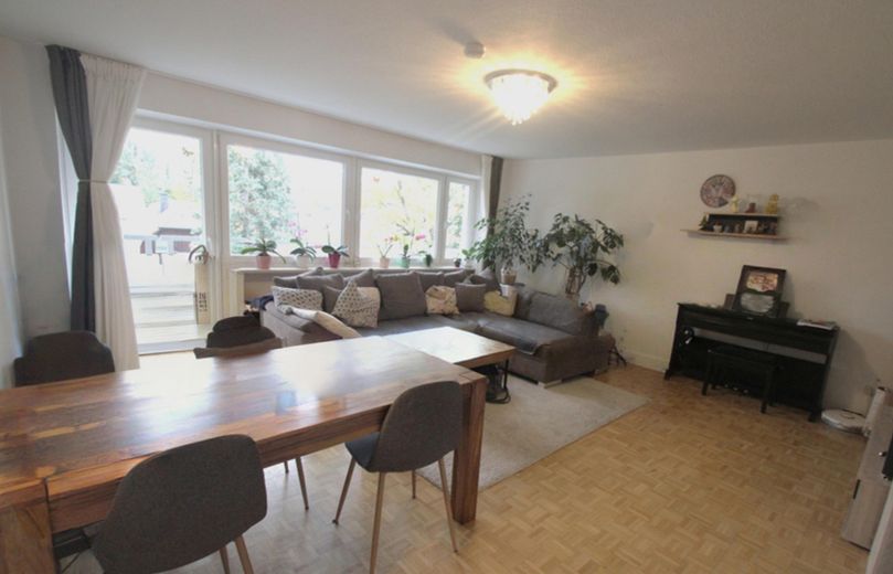 Wohnzimmer (ca. 30 m²)