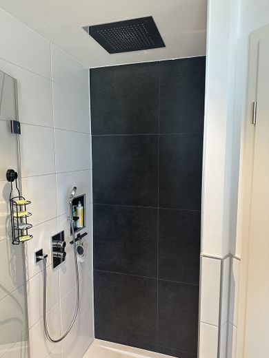 Klimaanlage! Smart-Home Traum in moderner 3-Zimmer Wohnung – Dusche