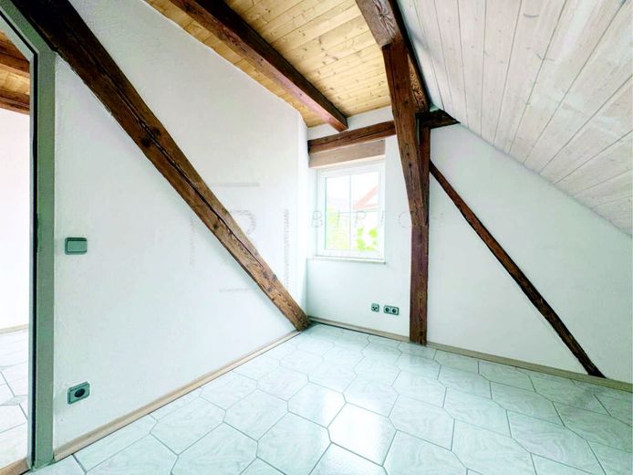 Galeriewohnung im Fachwerkstil - 5 Zimmer mit Loftcharakter &amp; 2 Stellplätzen – Büro