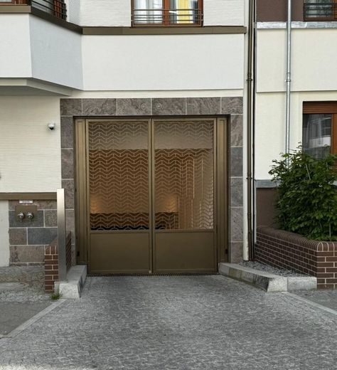 4 Zimmer Wohnung mit direktem Spreeblick und Weitblick über die Stadt – Tor zur Tiefgarage