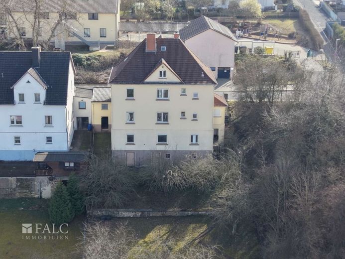 +++Stadtvilla mit 3 Wohneinheiten und großem Grundstück in zentraler Lage+++ – Haus hinten von oben