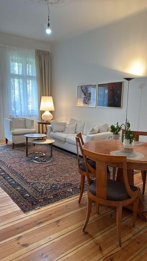 Wunderschöne vollmöblierte Altbau-Wohnung am Stadtpark Steglitz – Wohnzimmer