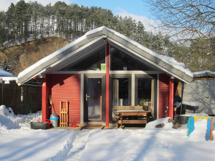 منزلان لقضاء العطلات في إيفل – Entree Rote Haus mit Terrasse