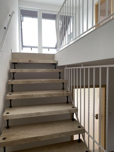 Wunderschöne 4,5-Zimmer-Maisonette-Wohnung in allerbester Lage von Rödermark OR – DG Flur