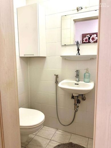 Zentral, hell &amp; gut geschnitten: 3-Zimmer-Wohnung mit Lift &amp; TG in der Fürther Südstadt – WC