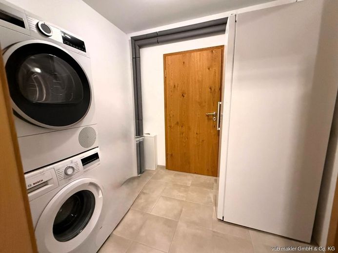 Exklusives, neuwertiges Einfamilienhaus in Hof mit  Südwest-Terrasse, Garagenanlage und Sauna – VUB0002352-14